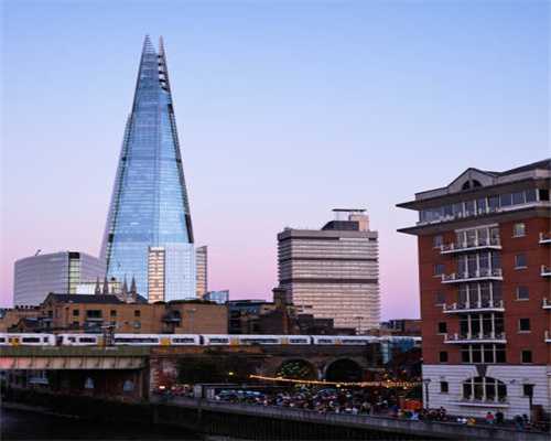 成都一男子因黑心中介克扣工资持械伤人？警方再通报，两男子造谣被拘