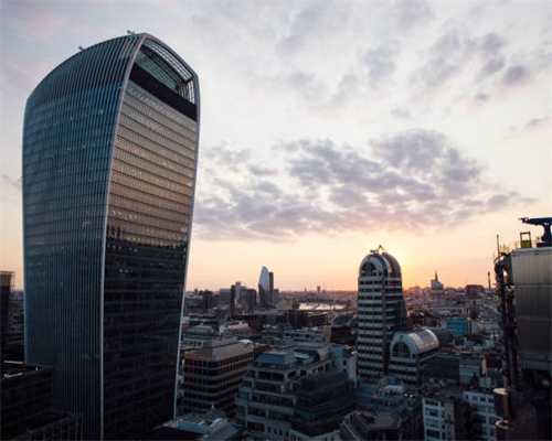 香港夫妇放弃生意来穗 淘万件中古玩偶延续情怀