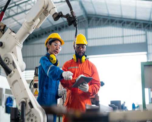 昆明商铺招牌坠落已致3死7伤，目击者讲述事发过程