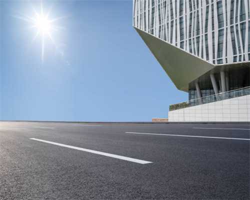 江北居民投诉：家门口停放多辆大卡车夜里发出巨大声响！严重扰民