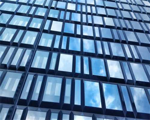 小说：恶毒姐姐出主意，让她爹把她卖进青楼，两人对半分银子