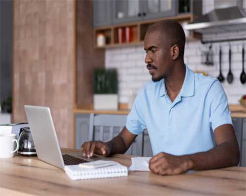 收钱审批开绿灯 薅业主“羊毛”的“黑手”栽了