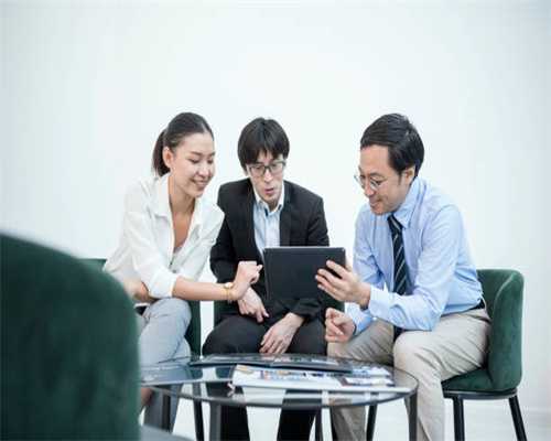 67岁居民教97岁长者快乐玩魔方，泰康之家享老新生活真有品质