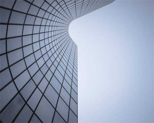 道路施工提示标志不醒目 潍坊市民经过友爱路可别“走错道”