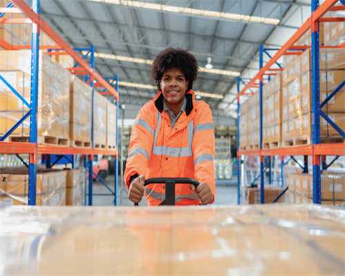 广东韶关明日星城小区现神秘黑色野生动物，警方全力追踪中