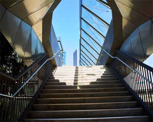 济南工业北路东延工程部分路段主体完工，双向八车道气势雄伟